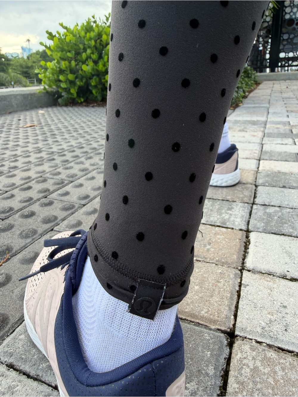Lululemon Flow Y Bra + Align 28” Leggings Flocked Polka Dot Set Black Size 6 - Picture 5 of 5